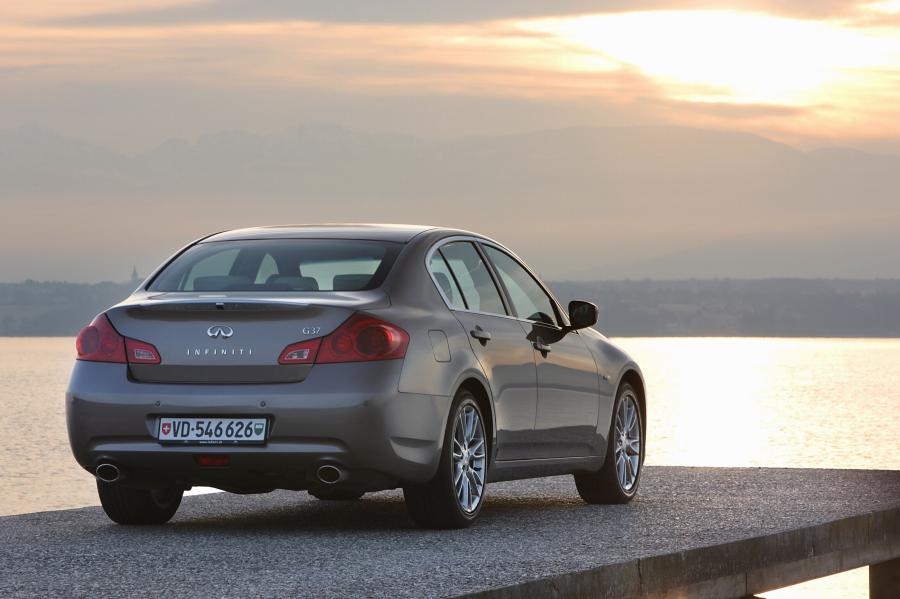  Infiniti G37 2010 года  (EU) (фото 49 из 53)